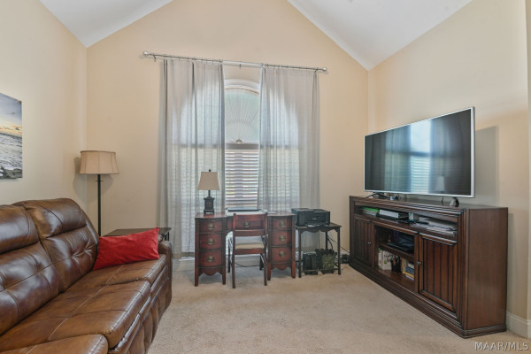 315 Curlee Way
