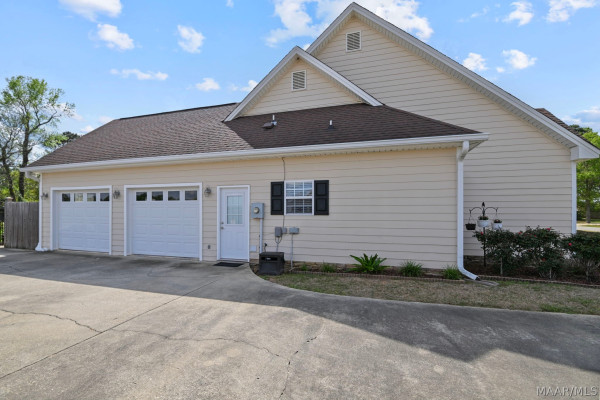 315 Curlee Way