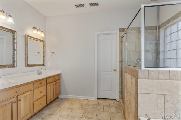 2014 Vonica Rose Street