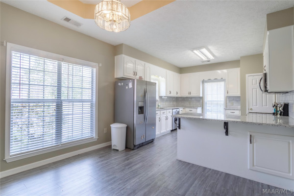 338 MEADOWVIEW Drive