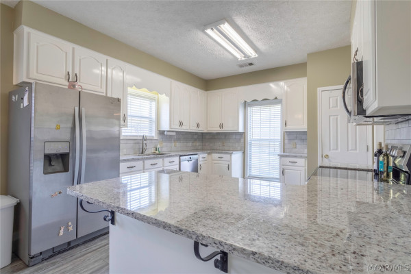 338 MEADOWVIEW Drive