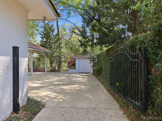 1252 Augusta Avenue