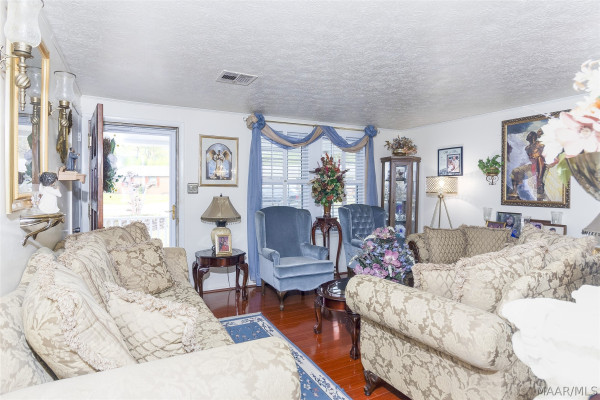 117 White Oak Court