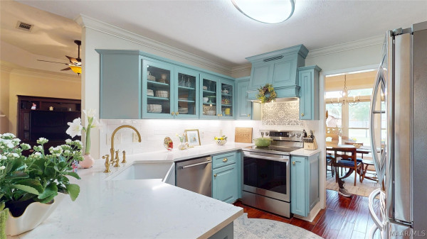 223 LAKESHORE Drive