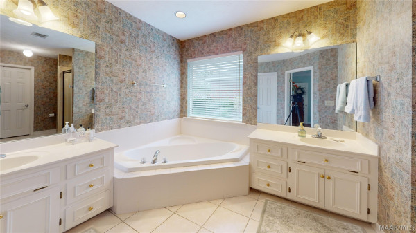 223 LAKESHORE Drive