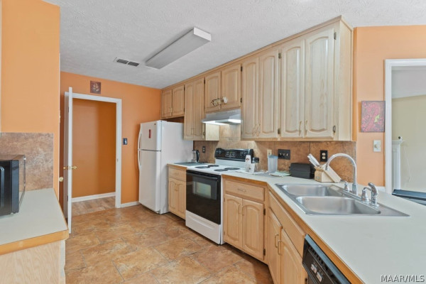 7233 Brampton Lane