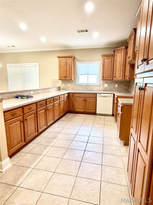 5548 Ash Grove Circle