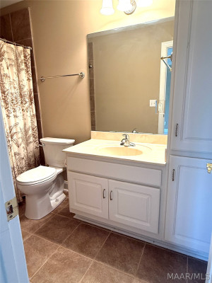 5548 Ash Grove Circle