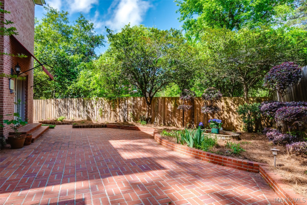 1029 Magnolia Curve