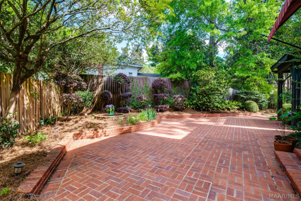 1029 Magnolia Curve