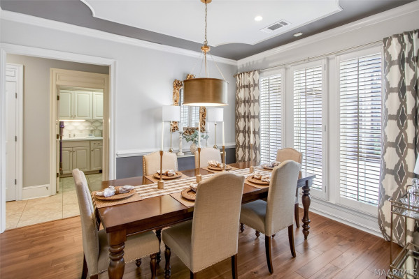 9512 Crescent Lodge Drive