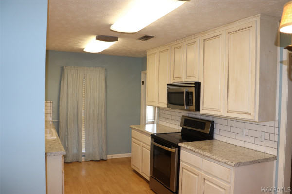 6025 MERIDIAN Lane