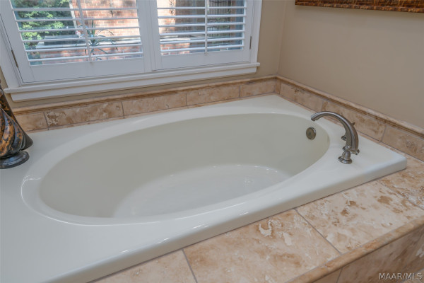 7800 HALCYON FOREST Trail