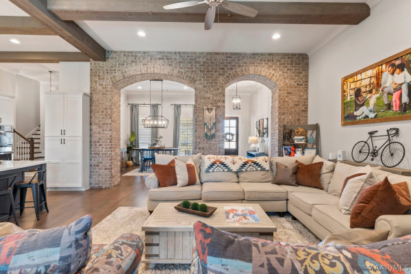 9210 Crescent Lodge Drive