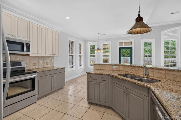 9206 Whispine Court