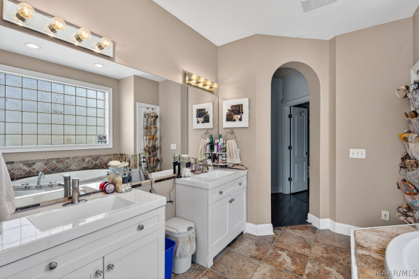 9206 Whispine Court