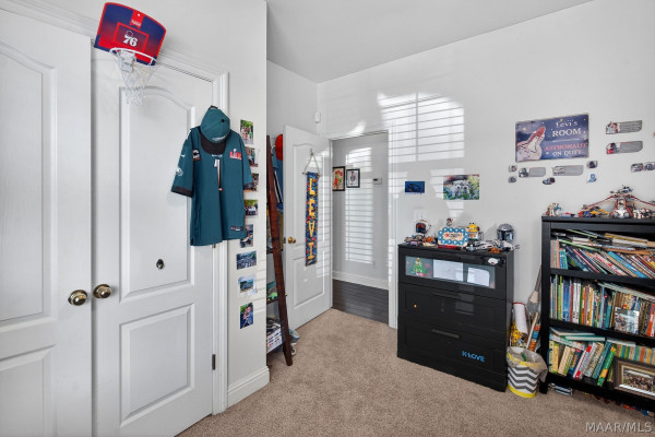 9206 Whispine Court