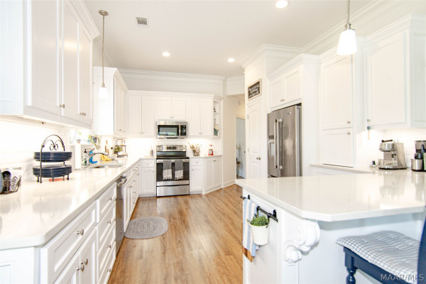 9512 Leewood Court