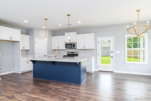 372 Crestwood Circle