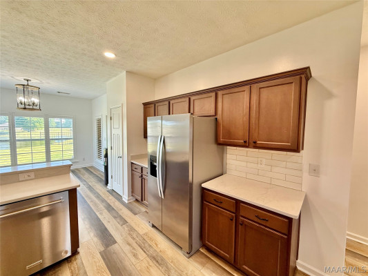 606 Vintage Way