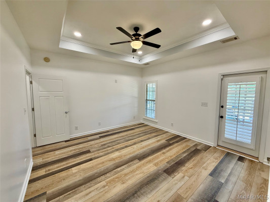 606 Vintage Way