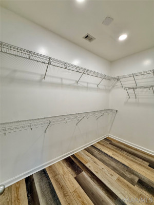 606 Vintage Way