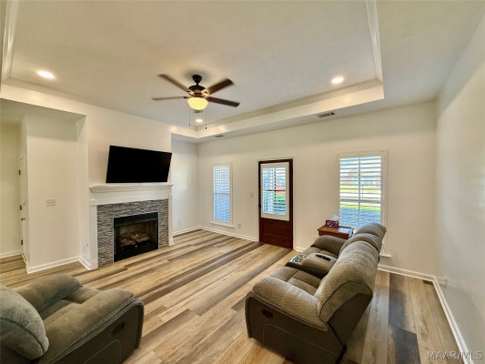 606 Vintage Way