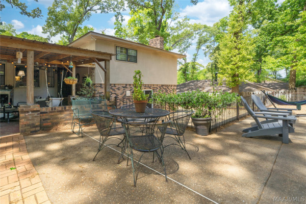 932 WHITEHALL Parkway