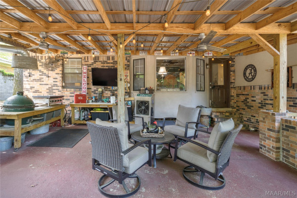 932 WHITEHALL Parkway