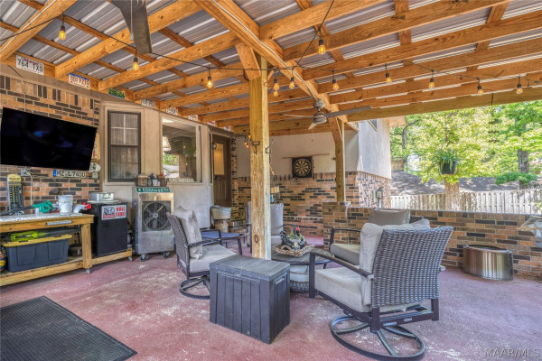 932 WHITEHALL Parkway