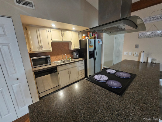 7 Crestwood Court