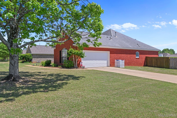 1086 POPLAR Street