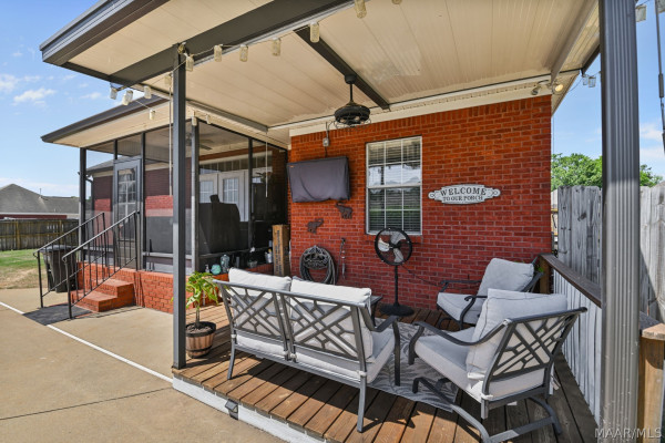 1086 POPLAR Street