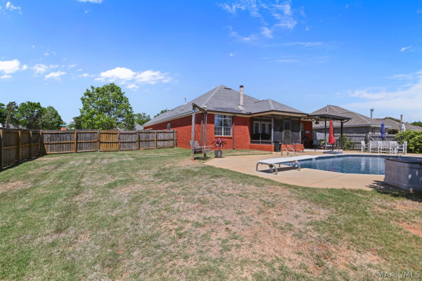 1086 POPLAR Street