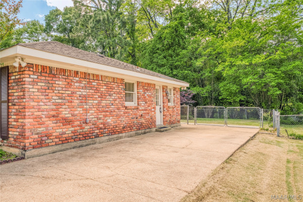 562 Larkin Lane