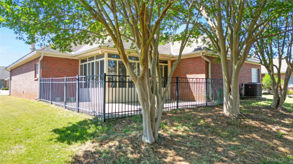 966 Somerset Drive