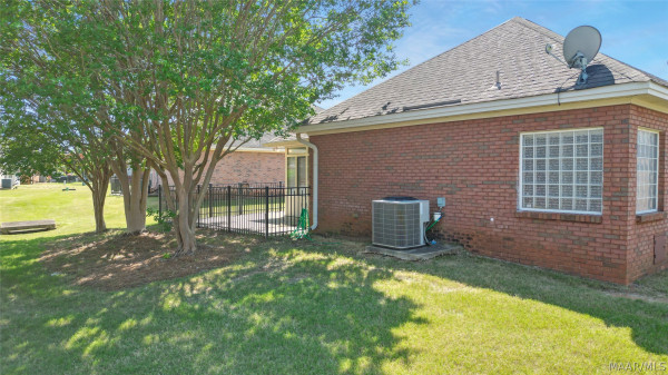 966 Somerset Drive