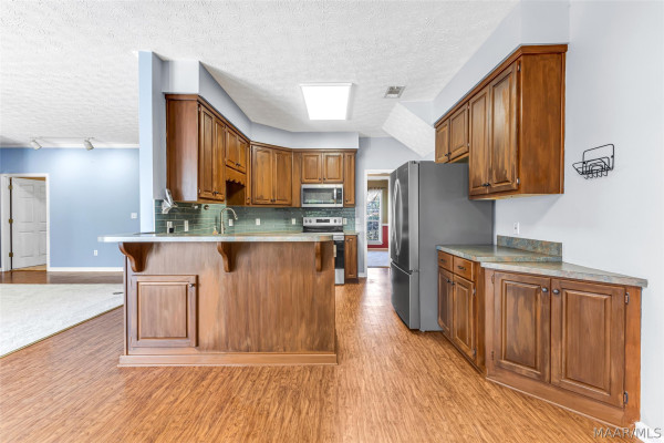 398 MEADOWVIEW Drive
