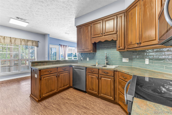 398 MEADOWVIEW Drive