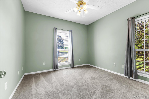 398 MEADOWVIEW Drive
