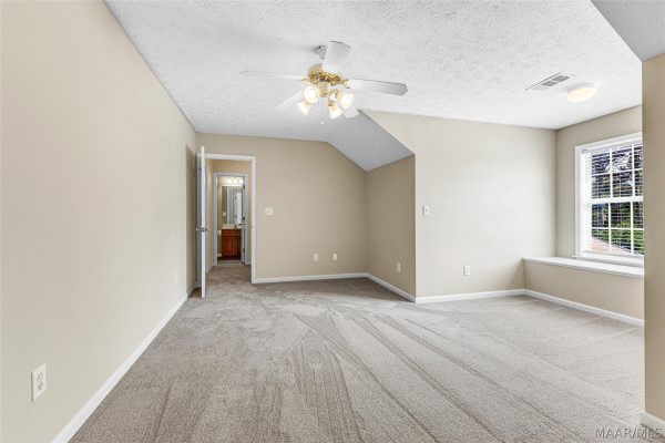 398 MEADOWVIEW Drive