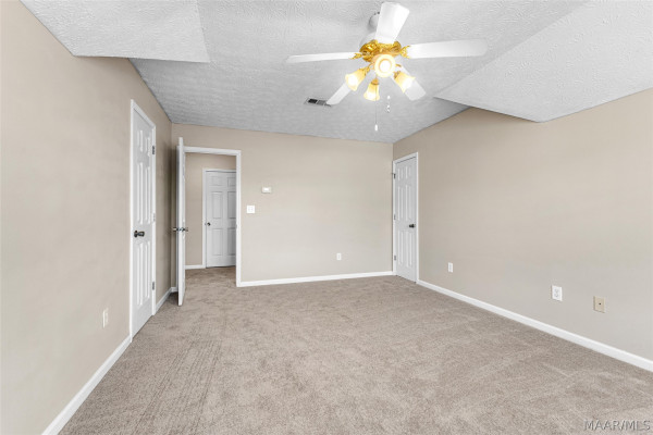 398 MEADOWVIEW Drive