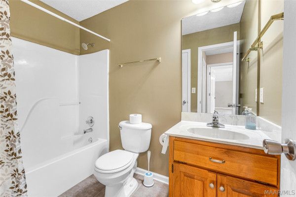 398 MEADOWVIEW Drive