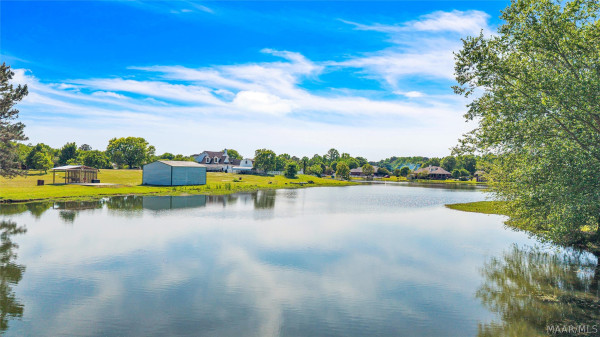 398 MEADOWVIEW Drive
