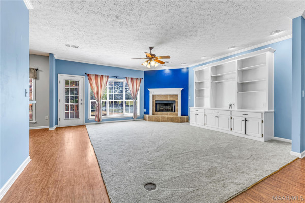 398 MEADOWVIEW Drive