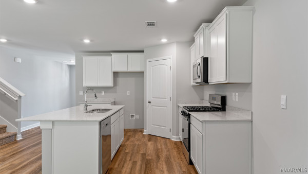 6052 Cunningham Trail