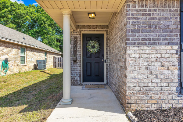 423 BUENA VISTA Way