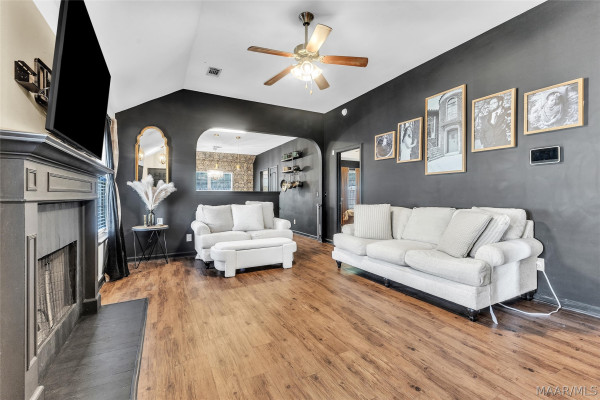 423 BUENA VISTA Way
