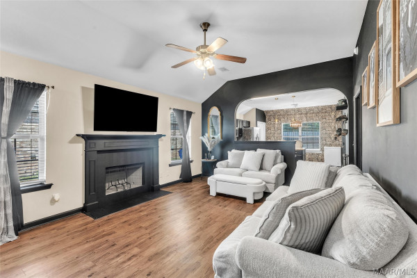 423 BUENA VISTA Way