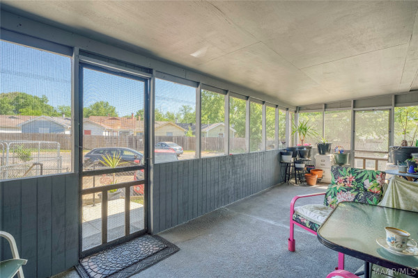 542 SADDLEWOOD Lane